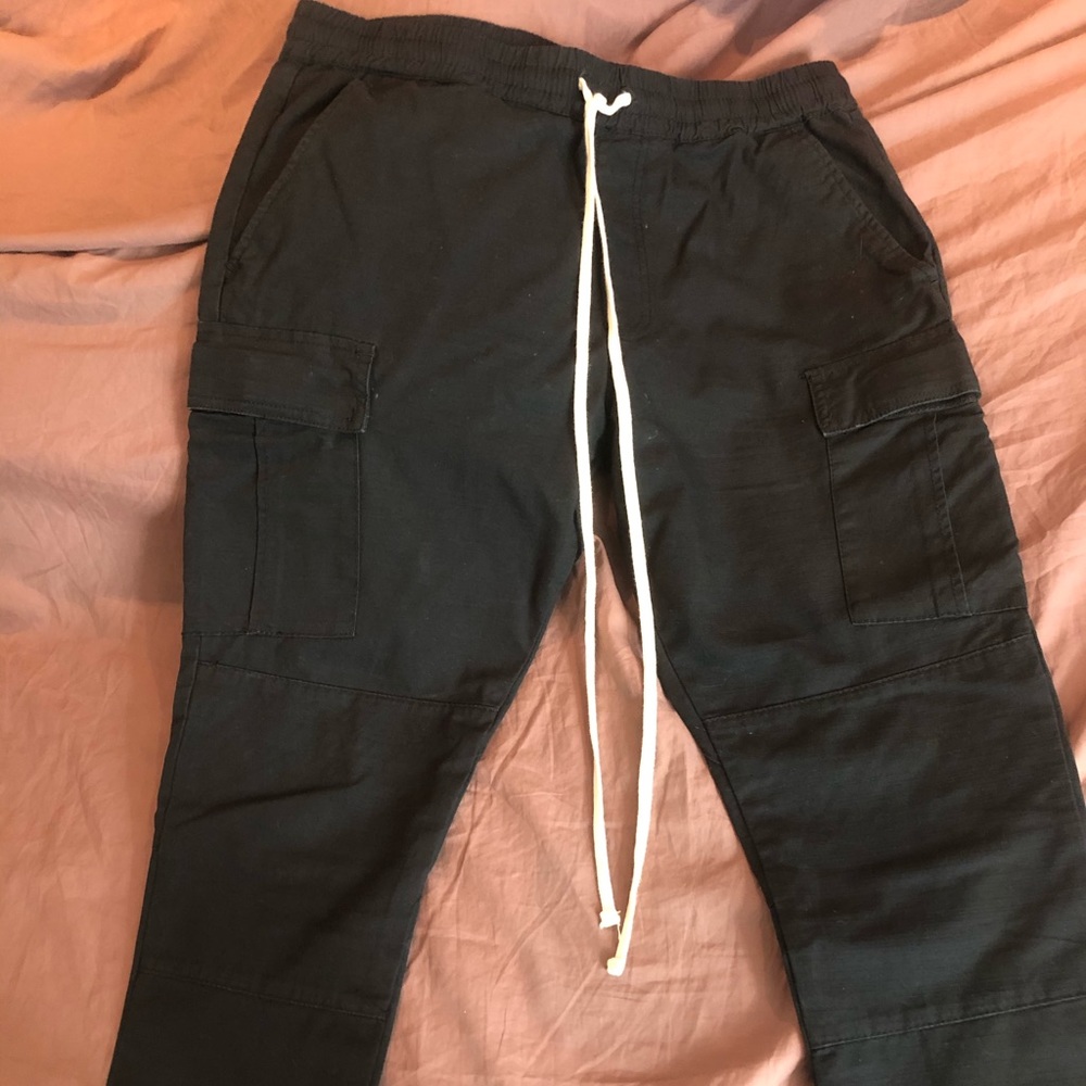 FEAR OF GOD ESSENTIALS Cargo Trousers